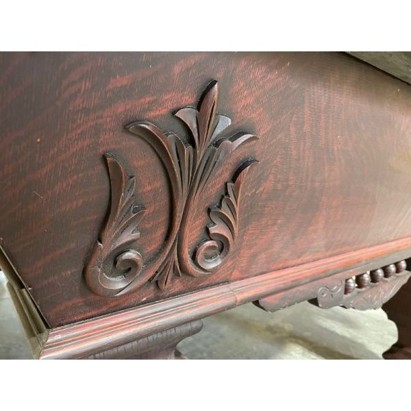 Table de billard antique 9 pieds extrêmement rare Brunswick Delaware de la fin des années 1800 Code : TABLE571BRU9P 
Fabriquée en bois massif fini Acajou, ardoise naturelle, poches en cuir véritable. Voici une photo des gravures et details 