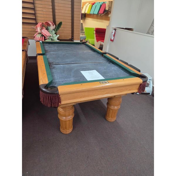Table de billard usagée Canada Billard avec ardoise d'un pouce, poches en cuir et choix de couleurs de tapis Code: TABLELIQ131
Fabriquée avec bois massif et bois d'ingénierie, poches en cuir avec franges. Inclut une garantie d'un an et une trousse d'acce