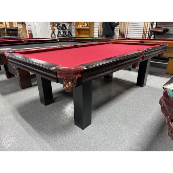 Table de billard démonstrateur de plancher Majestic deux tons 8 pieds avec ardoise naturelle 1 pouce Code: TABLE482MAJ8P
Fabriquée avec bois massif et bois d'ingénierie de teinte Noire et Noyer, tapis neuf Championship Invitational Bourgogne muni de prot