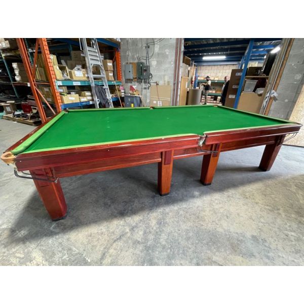 Table de Snooker 12 pieds antique Burroughs and Watts avec fini Acajou Code : TABLE508BW12S   
Fabriqué en bois massif avec ardoise naturelle de 1-1/2 pouces, poches en cuir et cuivre. Inclut une garantie de 1 an, un compteur de points antique et un tapi