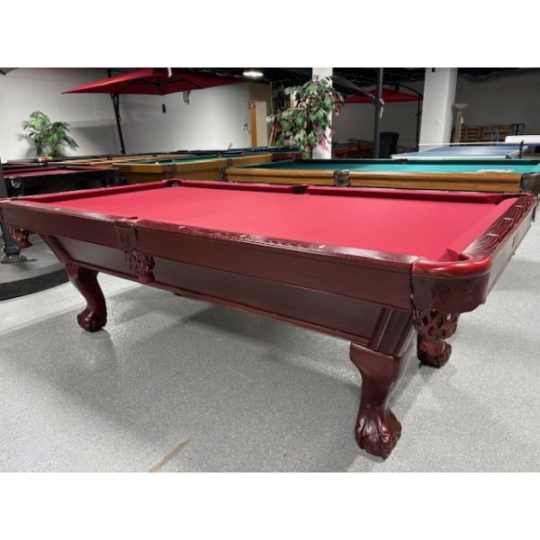 Table de billard usagée 8 pieds Canada Billard Americana avec ardoise un pouce et gravées boule et griffe Code: TABLE509CBB8F
Fabriquée en bois massif et bois d'ingénierie, fini Acajou, ardoise naturelle d'un pouce d'épaisseur et poches en cuir véritable