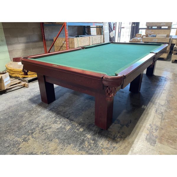 Table de Snooker 5 x 10 pieds avec 6 pattes et surface de jeu en ardoise d'un pouce d'épaisseur  Code : TABLE511PAL10S
Fabriquée avec bandes de dessus et cotés en bois massif et bois d'ingénierie, poches en cuir véritable, ardoise d'un pouce et bandes de