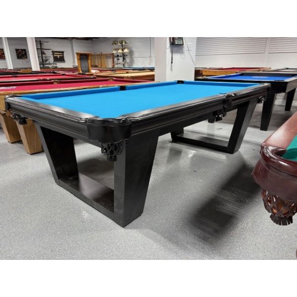Table de billard démonstrateur de plancher Majestic Louisiane 8 pieds avec ardoise naturelle 1 pouce Code : TABLE512MAJ8P
Fabriquée avec Ardoise d'un pouce, bois massif et bois d'ingénierie fini Noir, pattes fuselées en piédestal, poches en cuir véritabl