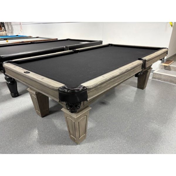 Table de billard usagée Majestic Pioneer 8 pieds avec ardoise naturelle 1 pouce Code : TABLE522MAJ8P
Fabriquée avec Ardoise d'un pouce, bois massif Nord Americain et Européen fini Boide de Grange rustique, poches en cuir et tapis Noir. 