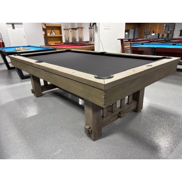 Table de billard démonstrateur de plancher Majestic Cornwall 8 pieds fini bois de grange avec ardoise naturelle 1 pouce Code: TABLE524MAJ8
Fabriquée en bois massif, poches en cuir véritable et tapis neuf Championship Invitational Noir muni de protection 