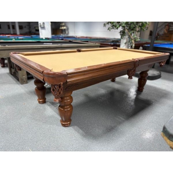 Table de billard usagé Palason Fraser 8 pieds avec ardoise naturelle 1 pouce Code : TABLE533PAL8P
Fabriquée avec Ardoise d'un pouce, bois massif et bois d'ingénierie fini Chêne Moyen, pattes tournées, poches en cuir véritable brun et tapis Beige Chameau.