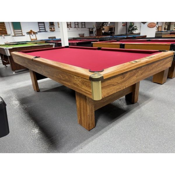 Table de billard usagée Brunswick Bristol fini Noyer avec tapis bleu Code : TABLE572BRU8P
Fabriquée en bois d'ingénierie avec fini Chêne, ardoise naturelle, poches encastrée avec coin en métal et un tapis de billard Tapis de billard Bourgogne. 
