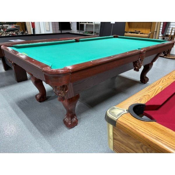Table de pool usagée Canada Billard Americana 8 pieds fini Noyer avec ardoise 1 pouce et tapis Vert Moori 500 Code : TABLE611CBB8P
Fabriquée en bois de bois massif, pattes boule et griffe en bois gravé, poches en cuir véritable, ardoise naturelle 1 pouce