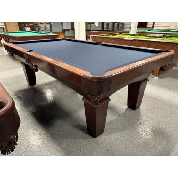 Table de pool usagée Olhausen Billiards 8 pieds fini Noyer avec ardoise 1 pouce et tapis Bleu neuf Code : TABLE623OLH8P
Fabriquée en bois massif, fuselées, poches en cuir véritable, ardoise naturelle 1 pouce, un tapis de billard Bleu neuf avec protectio