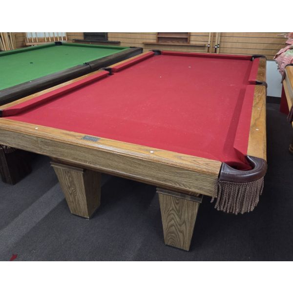 Table de billard usagée 8 pieds Brunswick Dakota avec ardoise naturelle 3/4 de pouce Code: TABLELIQ120-OTT
Fabriquée avec bandes en bois massif, bois plaquée et bois d'ingénierie. Inclut une garantie d'un an, un tapis de billard Rouge/Bourgogne protégé a
