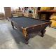 Table de billard antique 9 pieds extrêmement rare Brunswick Delaware de la fin des années 1800 Code : TABLE571BRU9P 
Fabriquée en bois massif fini Acajou, ardoise naturelle, poches en cuir véritable et un tapis neuf de votre choix de plus de 24 couleurs 