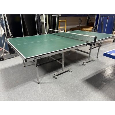Table de ping-pong usagée Brunswick Modèle Smash 3.0 sur roues, amovible et pliable pour rangement Code : GAME086PPTBL 